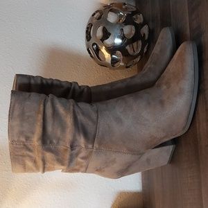 WORTHINGTON UDELLE PORCHINI Boots  for Women.Size: 10M.